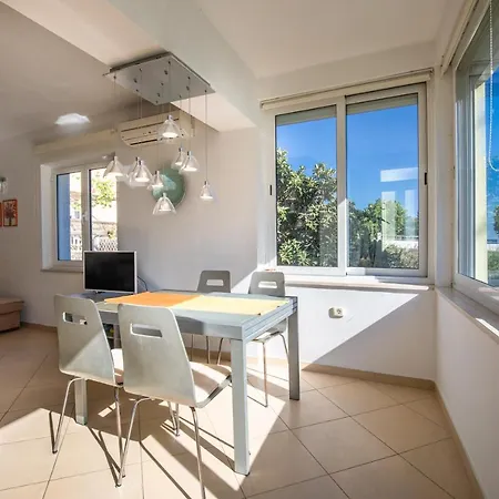 Apartment Portapisana Just 50M From The Beach Krk Town Exterior photo